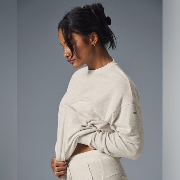 SUPER RARE! 🦄 NWT ALO Yoga Soho Pullover L Oatmeal Heather - Picture 3 of 10